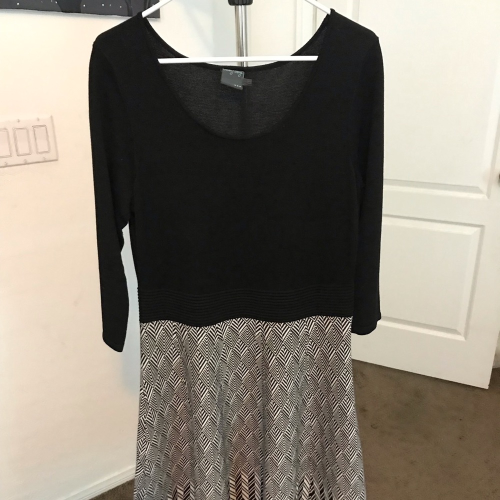Geometric black and white dress